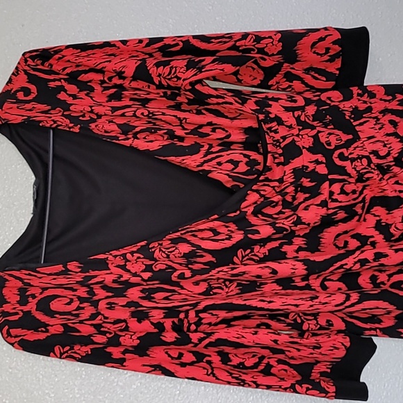 Elegant Red and Black Wrap Dress - Picture 2 of 7